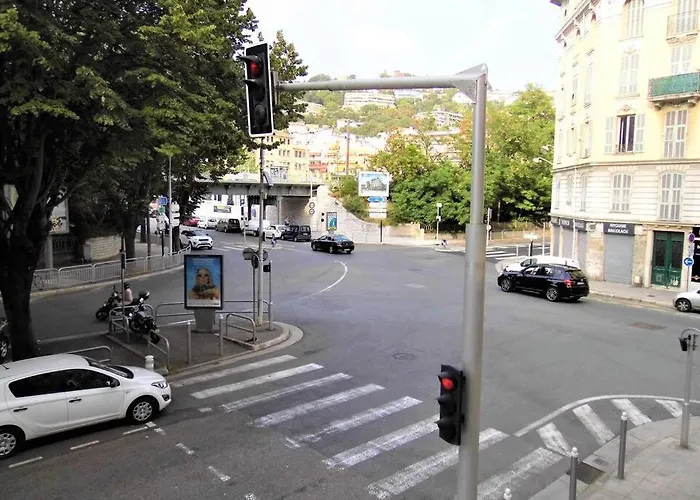 2 spacious bedrooms near Riquier station!