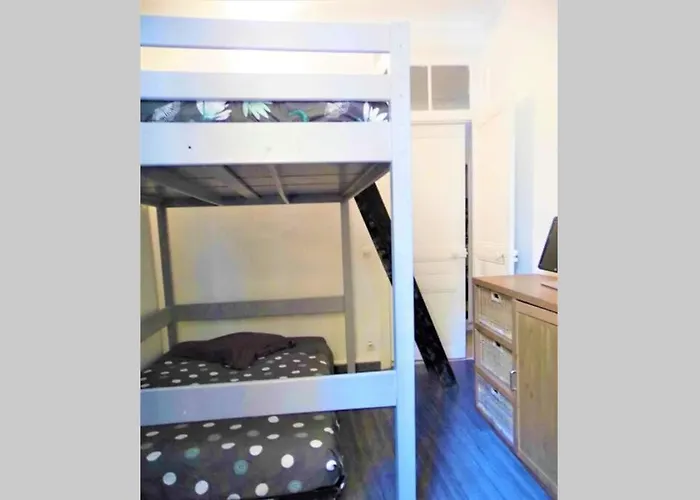 2 Spacious Bedrooms Near Riquier Station!